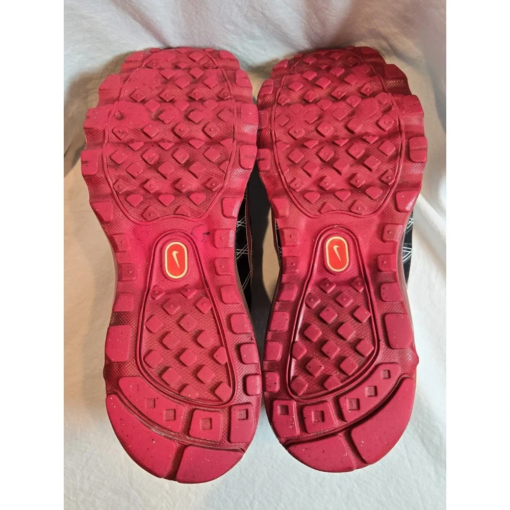 Nike‎ Airmax Womens Size 7 Black with Pink Trim Athletic Shoes